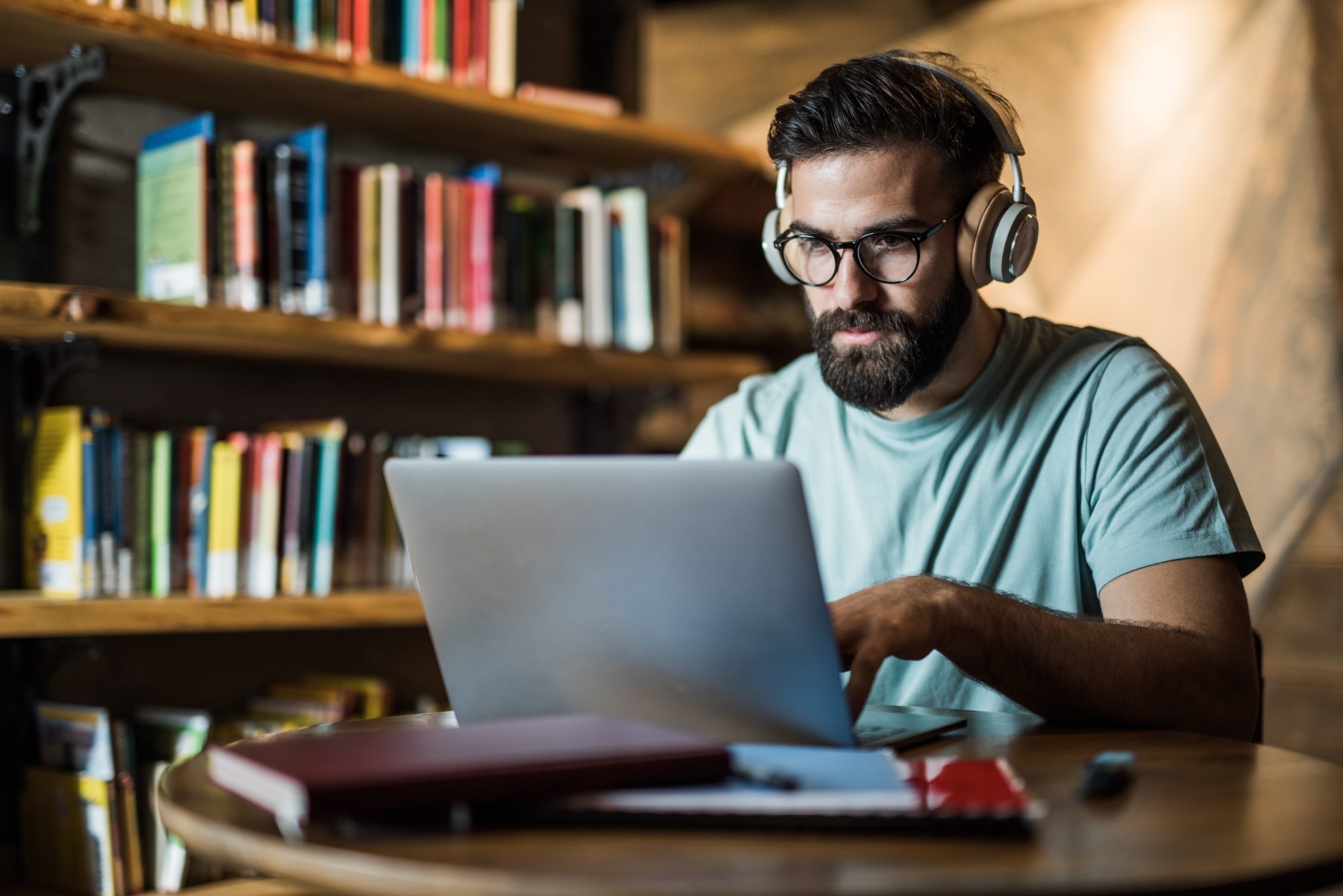 Man using computer to prep for real estate exam